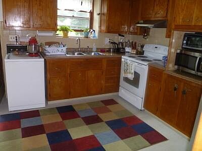 2nd image of 35 Bencliffe Cir