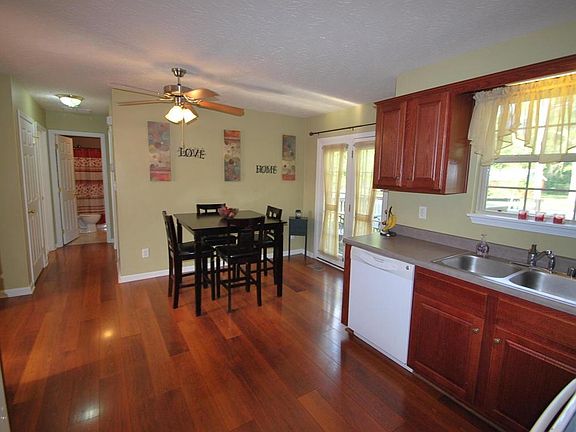 5th image of 228 Trevor Ct