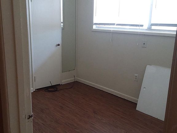 3rd image of 2605 Forsythe Ave