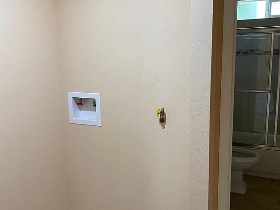 5th image of 8950 Victoria Ave #8950 & 895