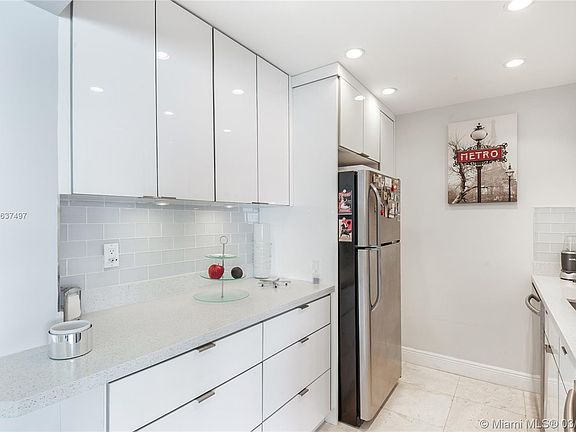 4th image of 10300 W Bay Harbor Dr APT 2C