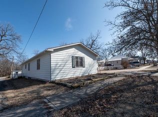 218 N 4th St, Neodesha, KS 66757