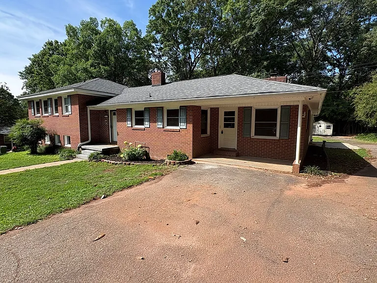 207 Holly Ave — Photo 3