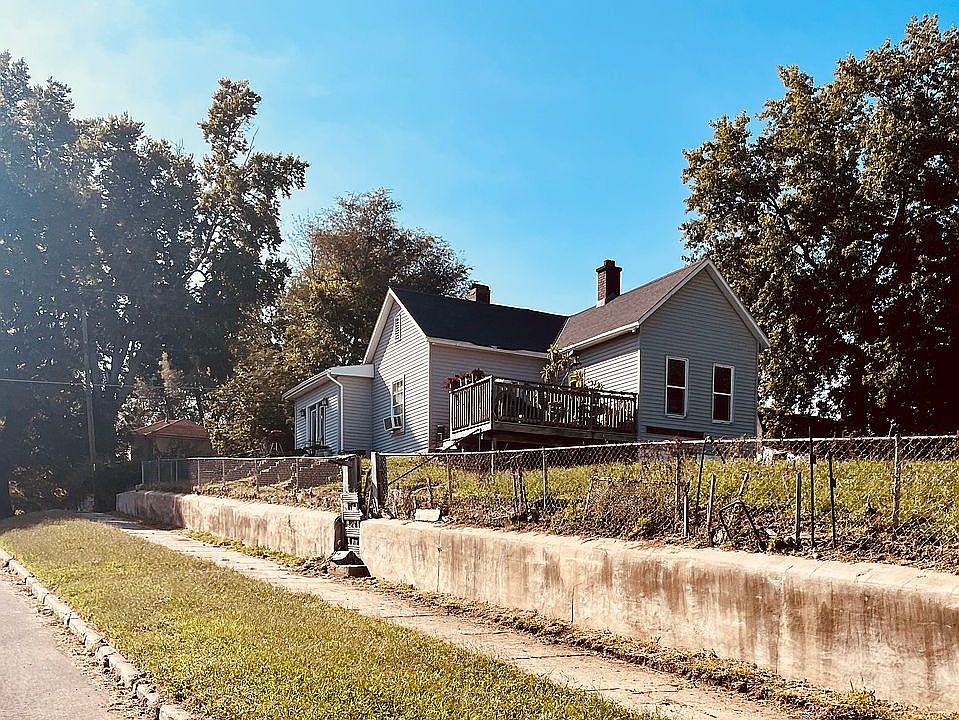 1st image of 624 S 15th St