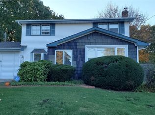22 Valley St, Ronkonkoma, NY 11779