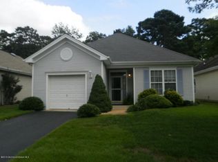 39 Amberwinds Ct, Lakewood, NJ 08701