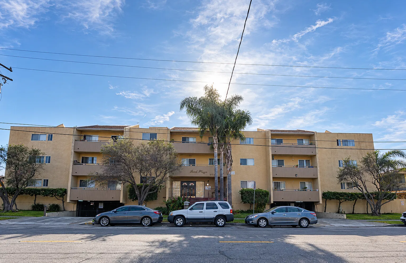 Park Plaza Apartments — Photo 2