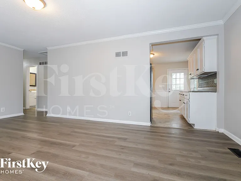 201 E Hale St — Photo 6