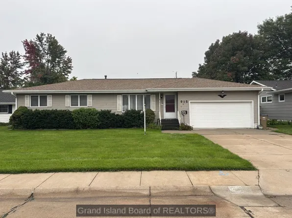 915 E Phoenix Ave, Grand Island, NE 68801