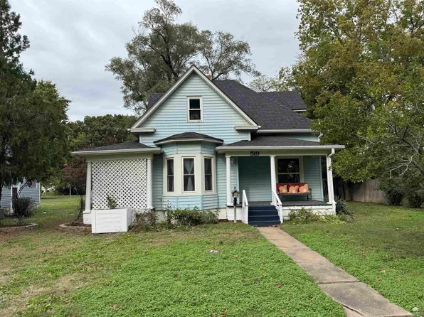 519 NE 7th St, Abilene, KS 67410