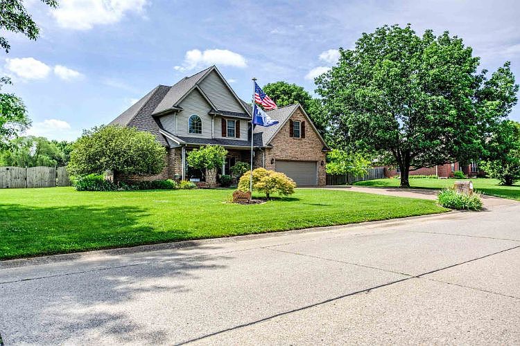 1st image of 2833 Briarcliff Dr