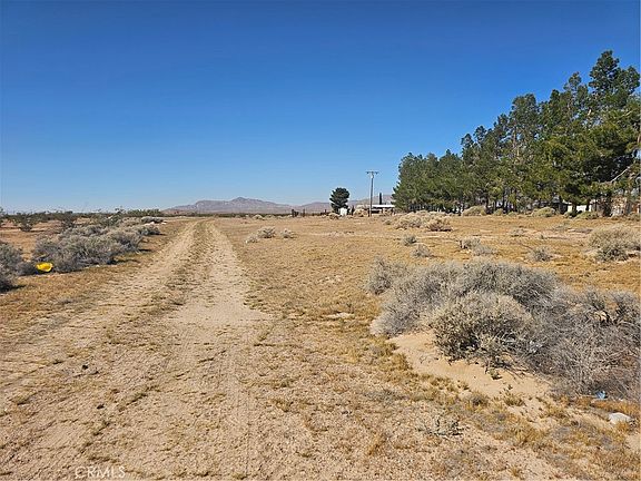 4th image of 0 Yermo Rd #13