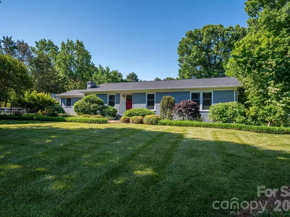 305 Heather Ln, Mount Holly, NC 28120
