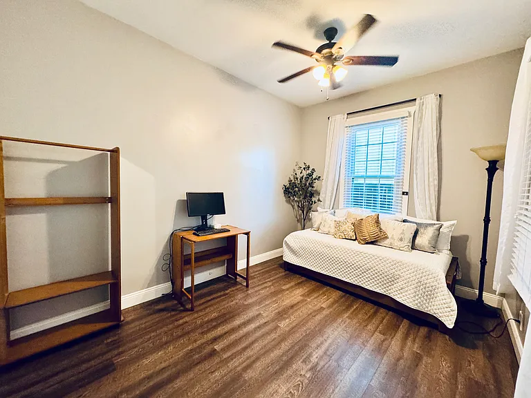 3913 Moore St — Photo 31