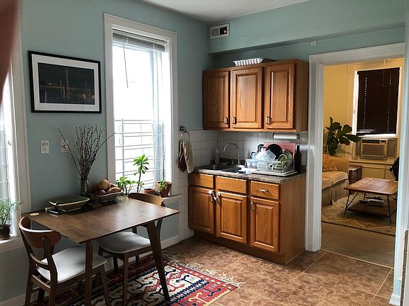 5th image of 2450 W Augusta Blvd #1