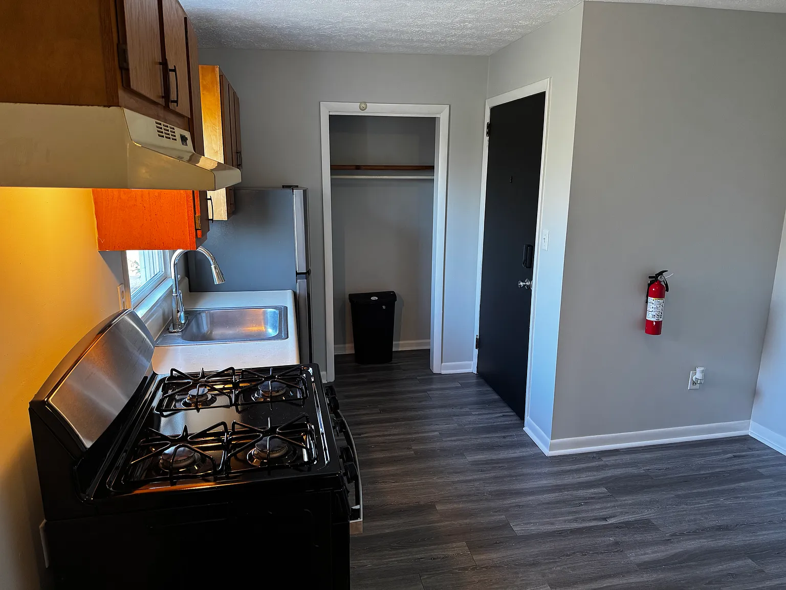 701 Grand Ave — Photo 2