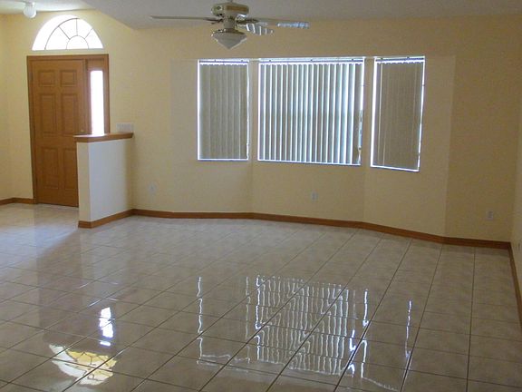 3rd image of 553 Summers Creek Dr