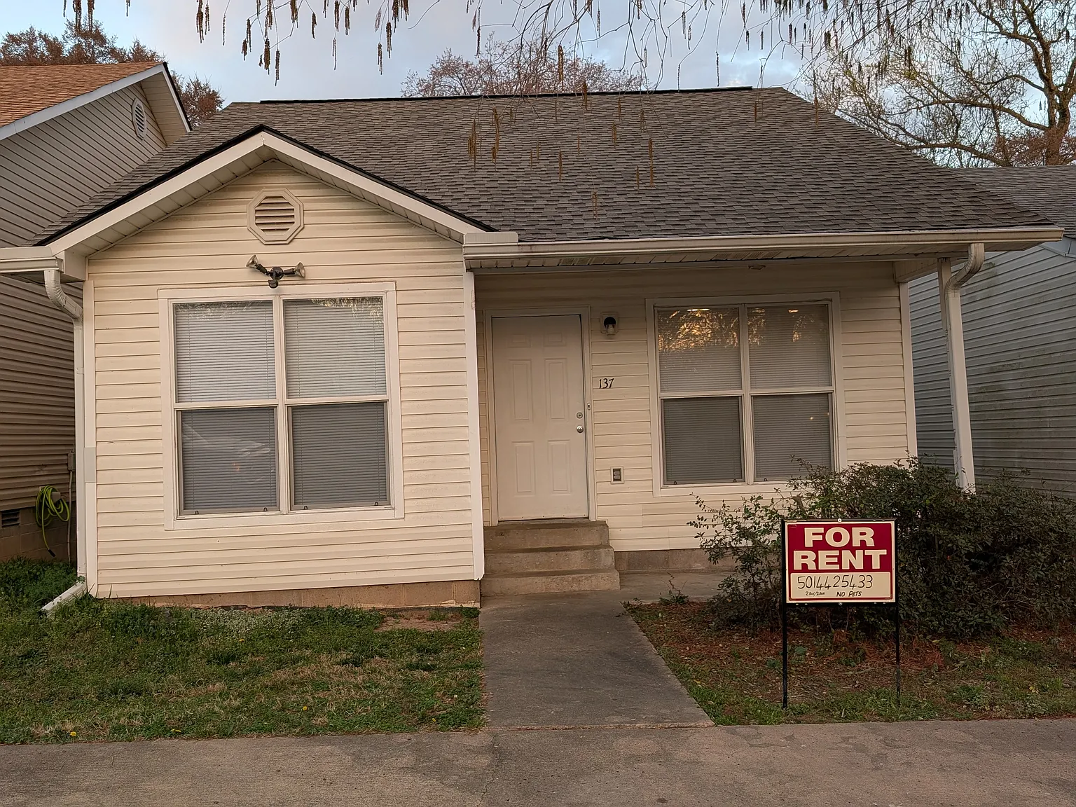137 Rockyreef Cir — Photo 1