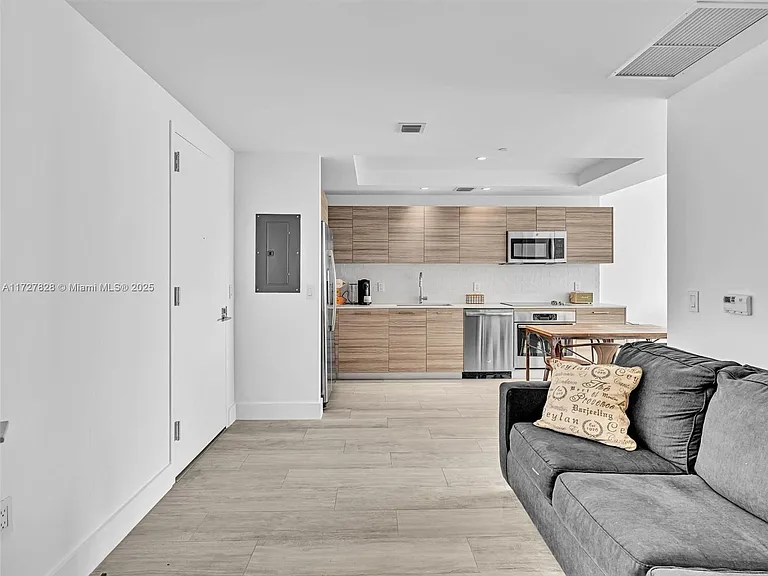 121 NE 34th St #1005 — Photo 6