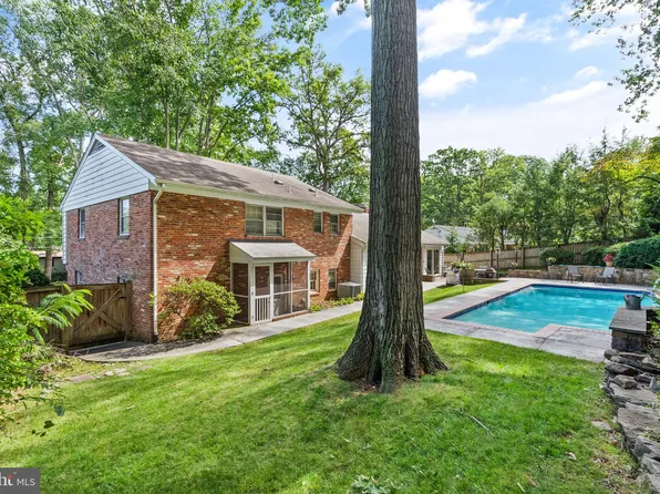 6302 Waterway Dr, Falls Church, VA 22044