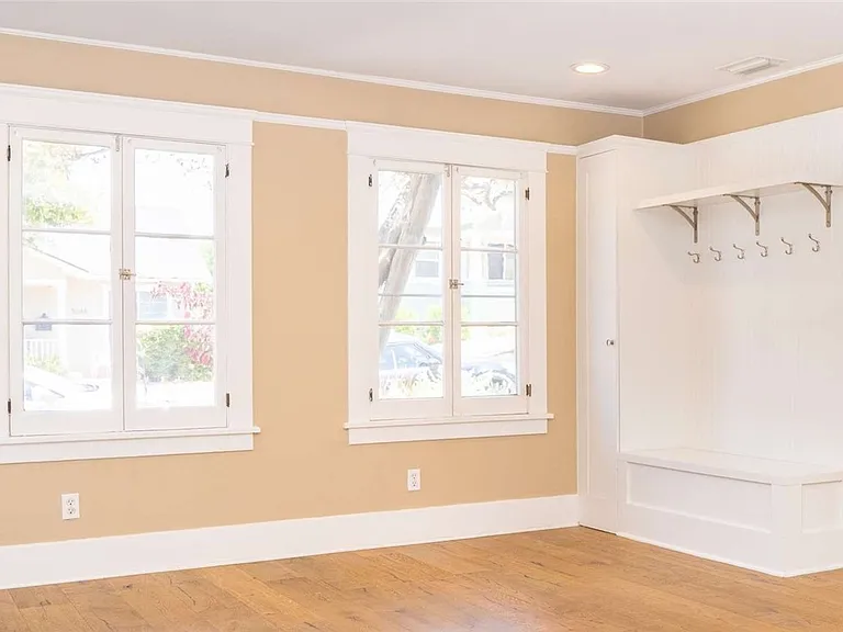 5049 Mount Royal Dr — Photo 4