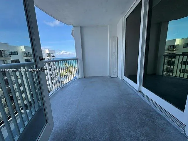 5401 Collins Ave #513 — Photo 33