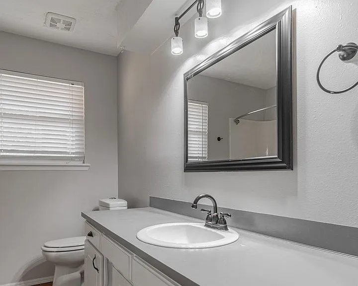 821 Peregrine Dr — Photo 40