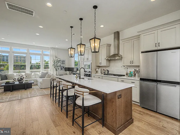 300 Squire Dr — Photo 9