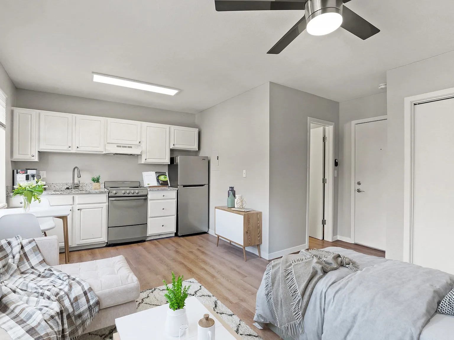 Crown Apartments — Photo 2