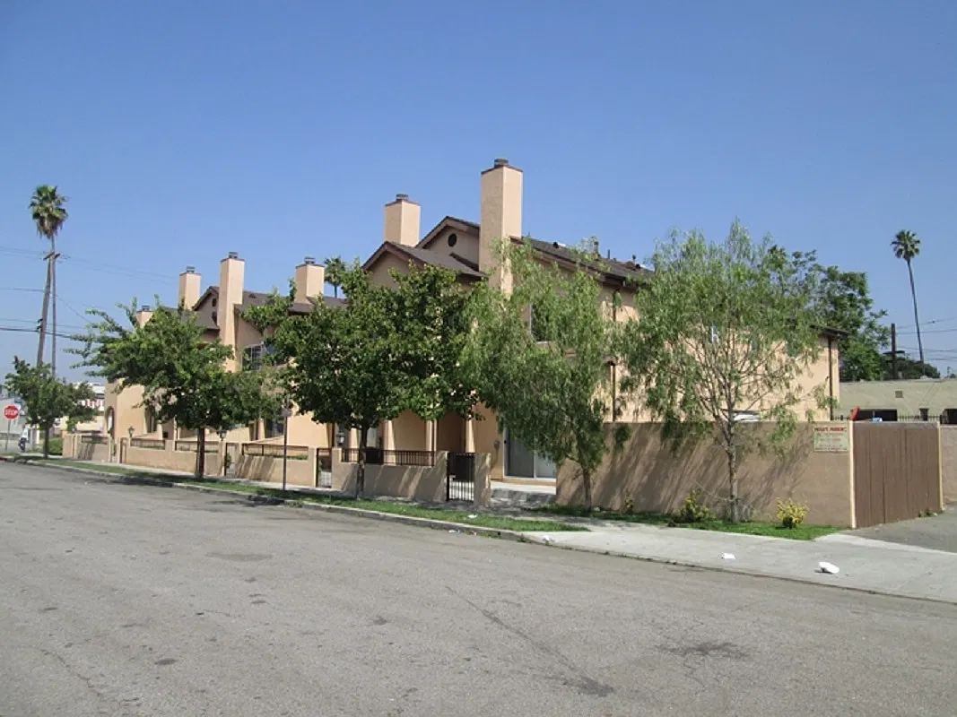3 bed, 2.5 bath, 1585 sqft, $3,250 — Photo 4