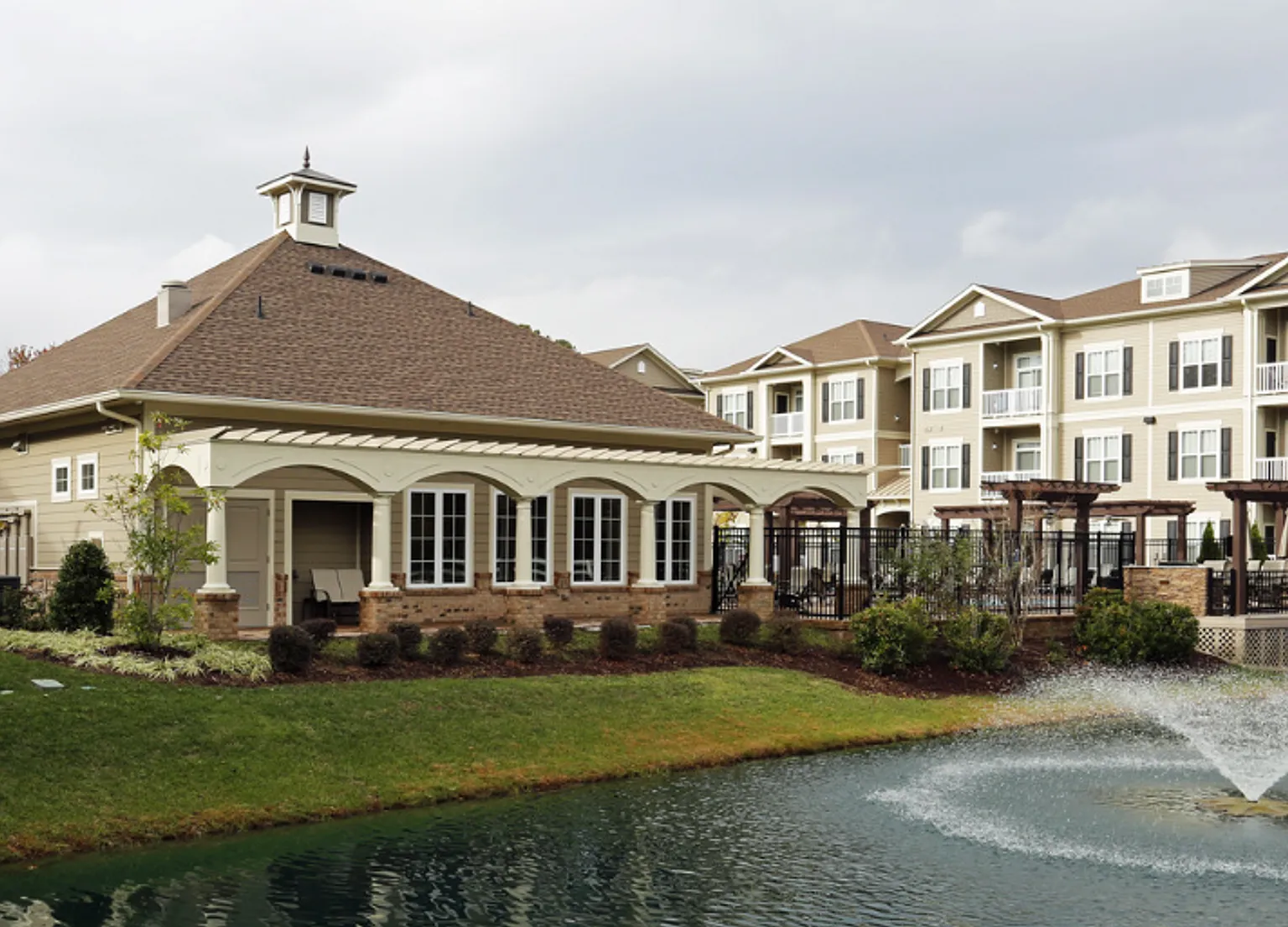 Briton Trace Apartments — Photo 1