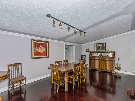 5th image of 909 Alta Loma Dr