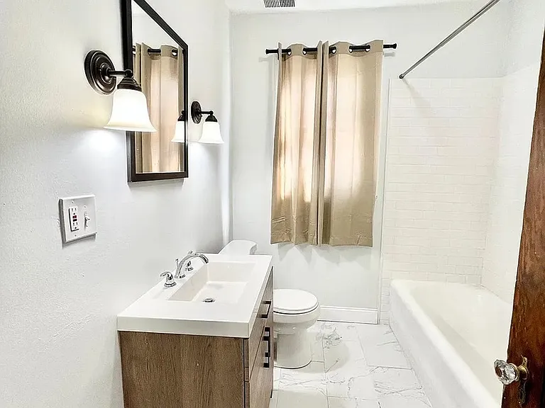 1632 N California Ave #2 — Photo 7