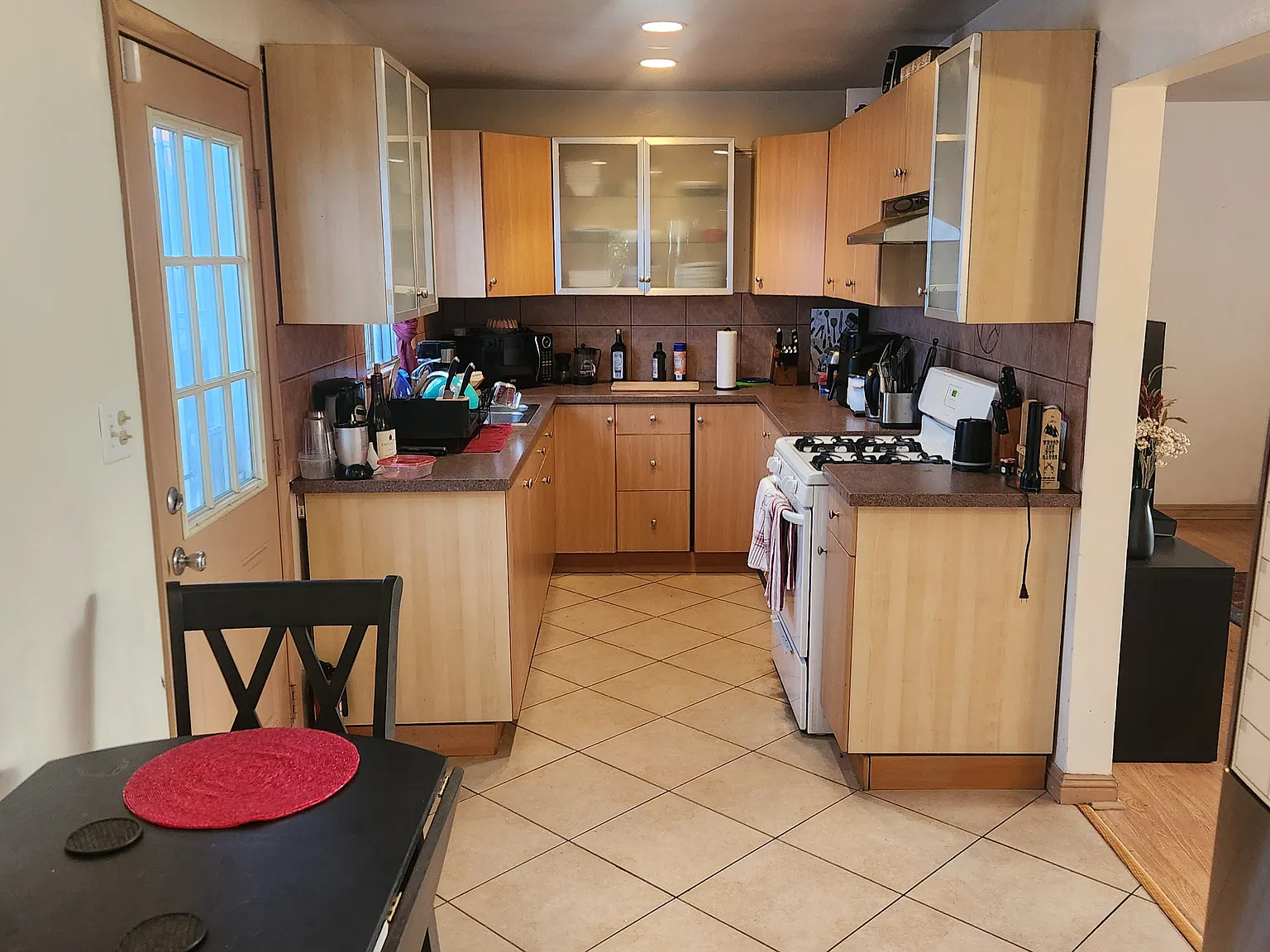 3 bed, 2292 sqft, $1,300 — Photo 2