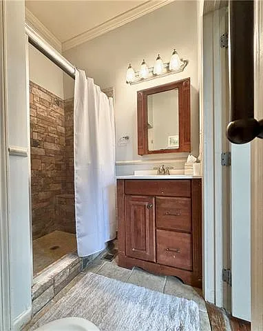 114 S Hennessey St — Photo 8