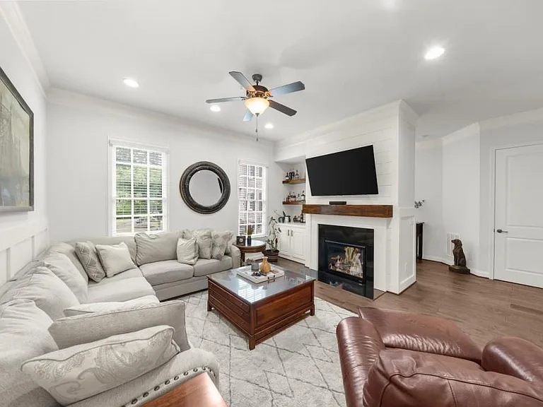 410 Rose Garden Ln — Photo 10