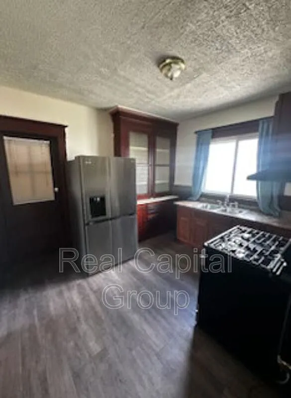 3 bed, 1.0 bath, $1,595 — Photo 4