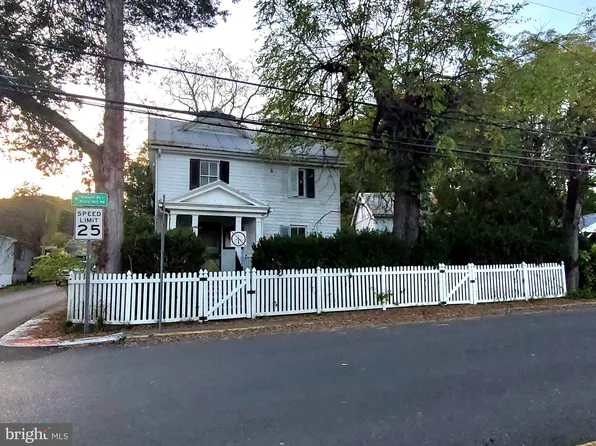 187 High St, Franklin, WV 26807