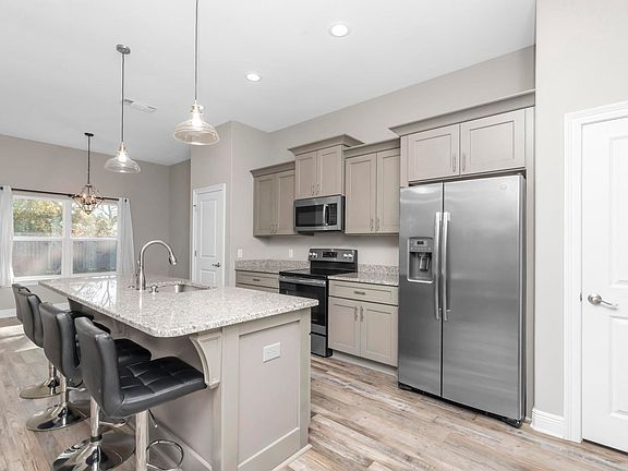 5th image of 8361 Sevilla St