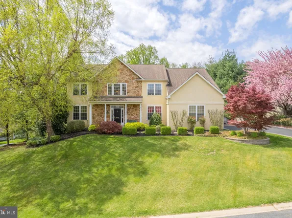 800 Sunrise Dr, Kennett Square, PA 19348