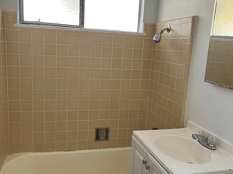 732 Illinois St — Photo 16