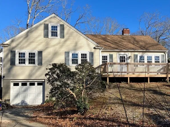 52 Megansett Rd, Cataumet, MA 02534