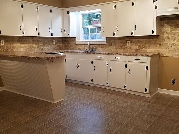 5th image of 1407 Park Ln
