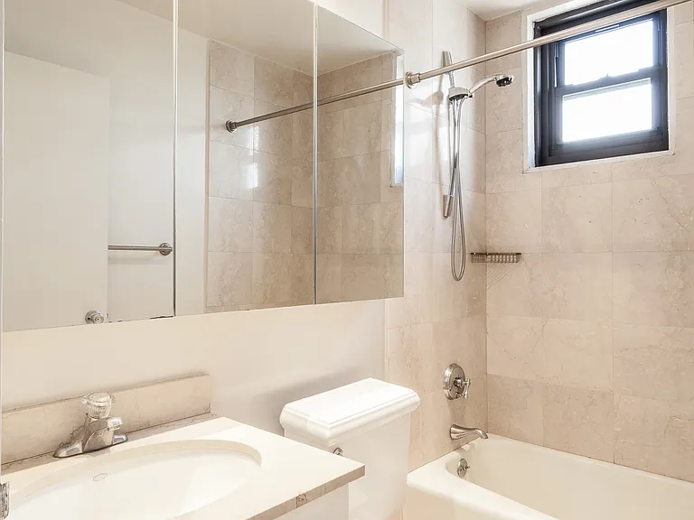 182 E 95th St #26H — Photo 3
