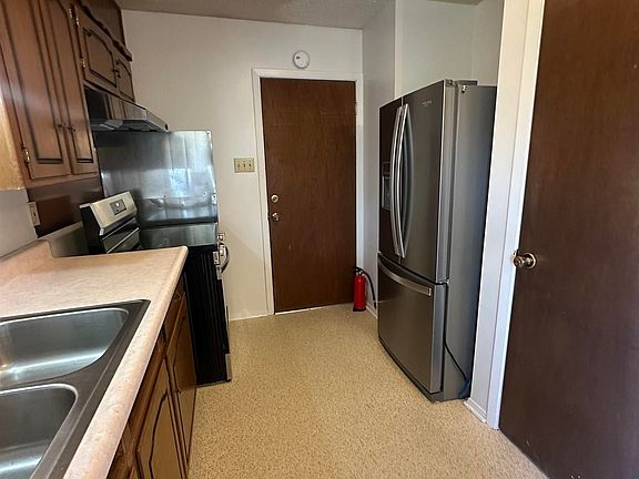 5th image of 708 Colorado Dr