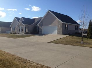 3950 Shady Ln, Grand Forks, ND 58201