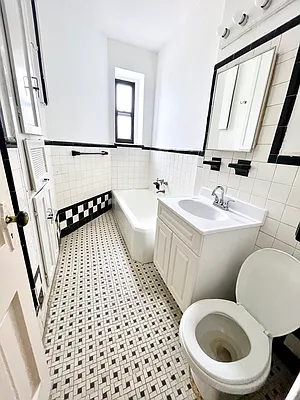 Rented by Safdie Realty Group | media 20