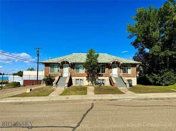 114 5th St E, Chinook, MT 59523