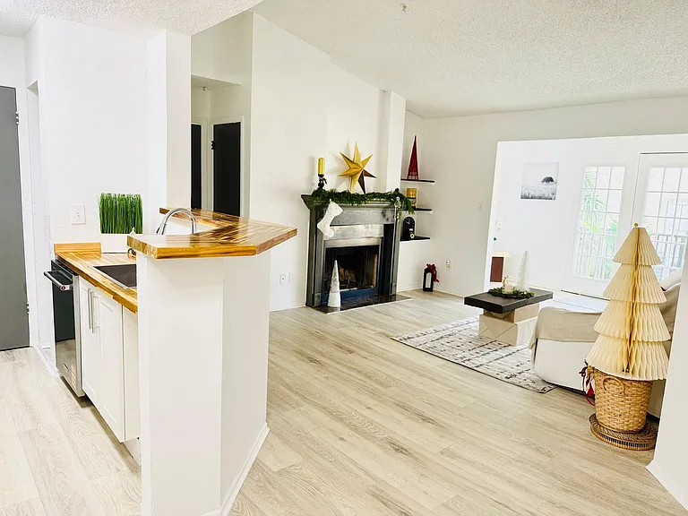 216 Afton Sq #202 — Photo 9