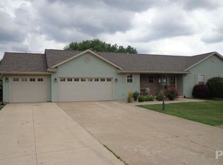 112 Bittersweet Ave, Metamora, IL 61548